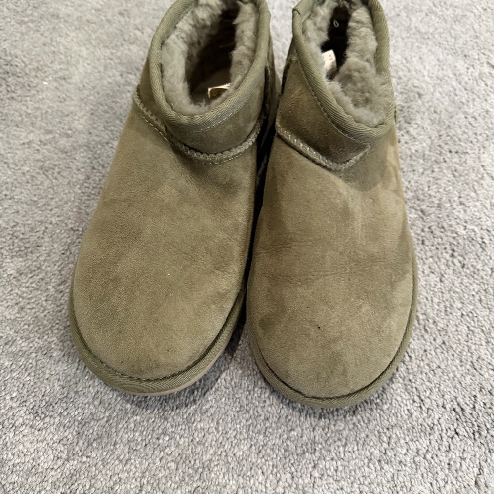 UGG Olive Green Boots - Picture 3 of 5